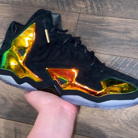 Worn twice and outgrew. No scratches perfect condition - Picture 2 of 3